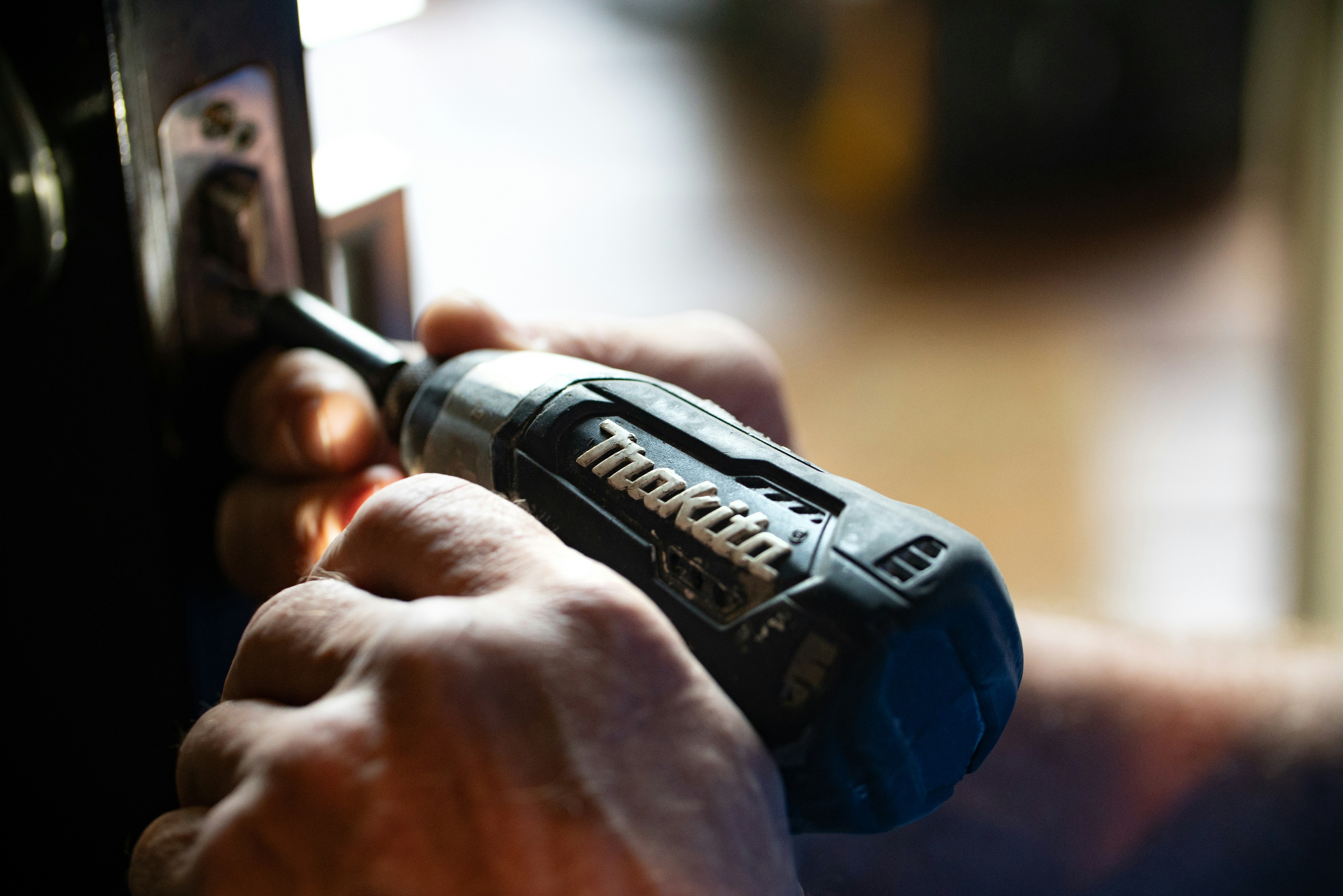 Cross-section comparison of impact driver and drill mechanisms