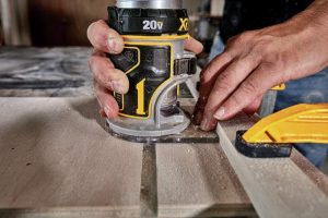 DeWalt DCW600B router base detail
